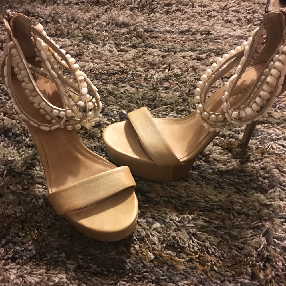 BEBE Tan heels w/ shells size 8.5 only worn twice!